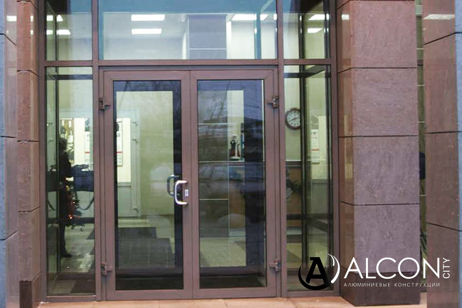 Двери алюминиевые со стеклом в Казани