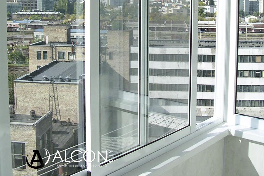 Раздвижные балконные рамы из алюминия в Казани